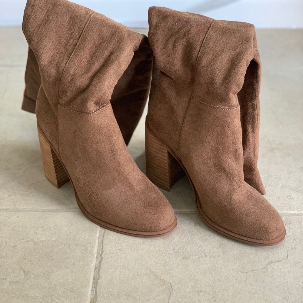 EUC - Suede boots, size 6, camel color, knee high ❤️